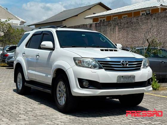 TOYOTA HILUX SW4 3.0 SRV 4X4 16V TURBO INTERCOOLER DIESEL 4P AUTOMÁTICO TOYOTA HILUX SW4 3.0 SRV 4X4 16V TURBO INTERCOOLER DIESEL 4P AUTOMÁTICO